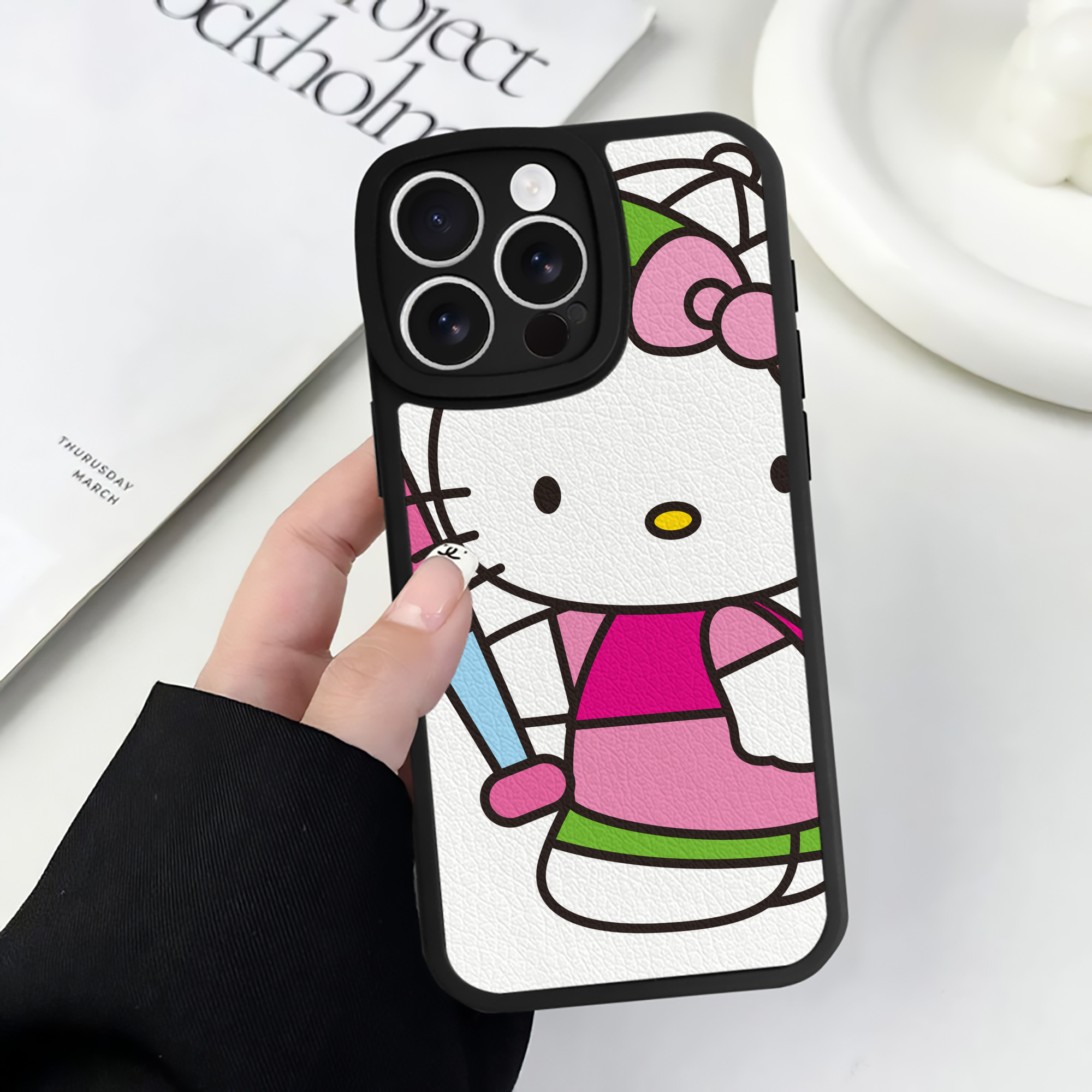（画像用） Hello Kitty ハローキティ 【iPhone 16シリーズ対応】シリコンスマホケース（レザー調） 材質：シリコン